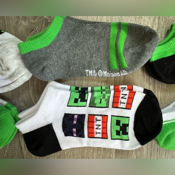 🟩Bundle 2/$8🟩NWOT Minecraft socks. Size 9-2. - Picture 4 of 5